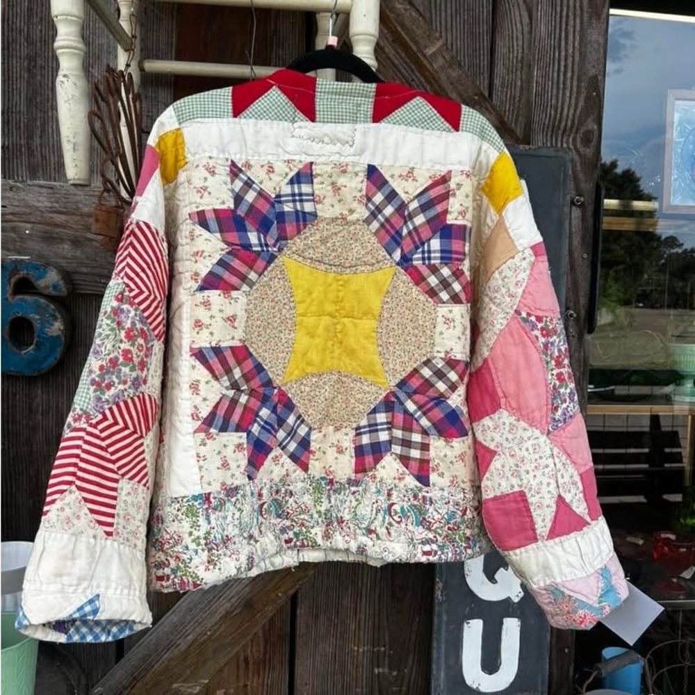 Handcrafted VINTAGE Patchwork quilt Jacket - Multicolor
